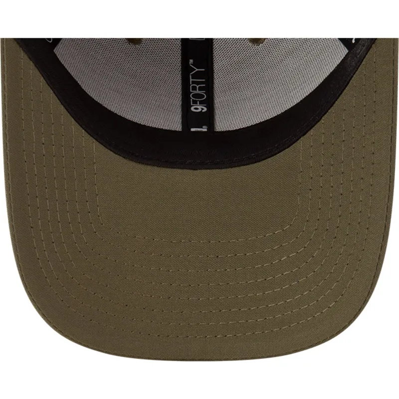 gron-justerbar-9forty-repreve-wordmark-kasket-med-buet-skygge-fra-red-bull-racing-formula-1-fra-new-era