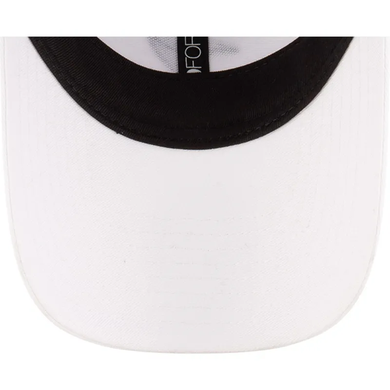 weisse-verstellbare-curve-kappe-9forty-seasonal-von-mclaren-racing-formula-1-von-new-era