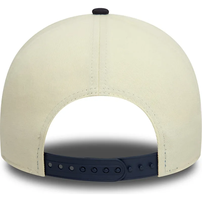 hvid-og-marinebla-snapback-kasket-med-buet-skygge-e-frame-chain-stitch-fra-alpine-f1-team-formula-1-fra-new-era