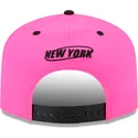 cappellino-curvo-rosa-e-nero-snapback-golfer-con-logo-cromato-dei-new-york-yankees-mlb-di-new-era