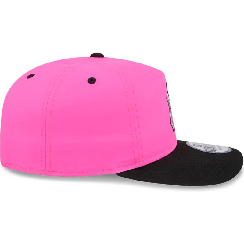 cappellino-curvo-rosa-e-nero-snapback-golfer-con-logo-cromato-dei-new-york-yankees-mlb-di-new-era