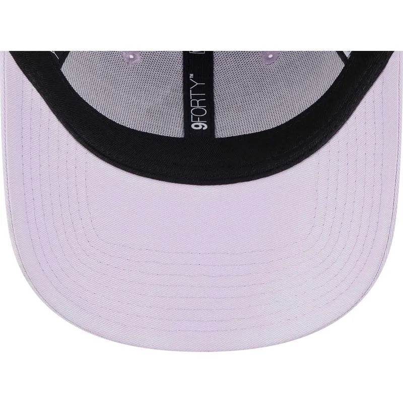 justerbar-lila-bojd-keps-med-lila-logotyp-for-dam-9forty-league-essential-new-york-yankees-mlb-fran-new-era