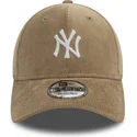 cappellino-beige-con-visiera-curva-regolabile-9forty-cord-dei-new-york-yankees-mlb-di-new-era