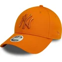 cappellino-curvo-arancione-regolabile-da-donna-con-logo-arancione-9forty-league-essential-dei-new-york-yankees-mlb-di-new-era