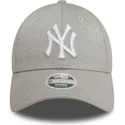 casquette-courbee-grise-ajustable-pour-femme-9forty-glitter-new-york-yankees-mlb-new-era