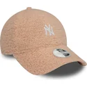 casquette-courbee-rose-ajustable-pour-femme-9forty-borg-new-york-yankees-mlb-new-era