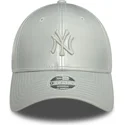 casquette-courbee-argent-ajustable-pour-femme-con-logo-plateado-9forty-midi-pu-new-york-yankees-mlb-new-era