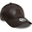 mutzen-gebogen-braun-verstellbares-band-9forty-midi-pu-der-new-york-yankees-mlb-von-new-era