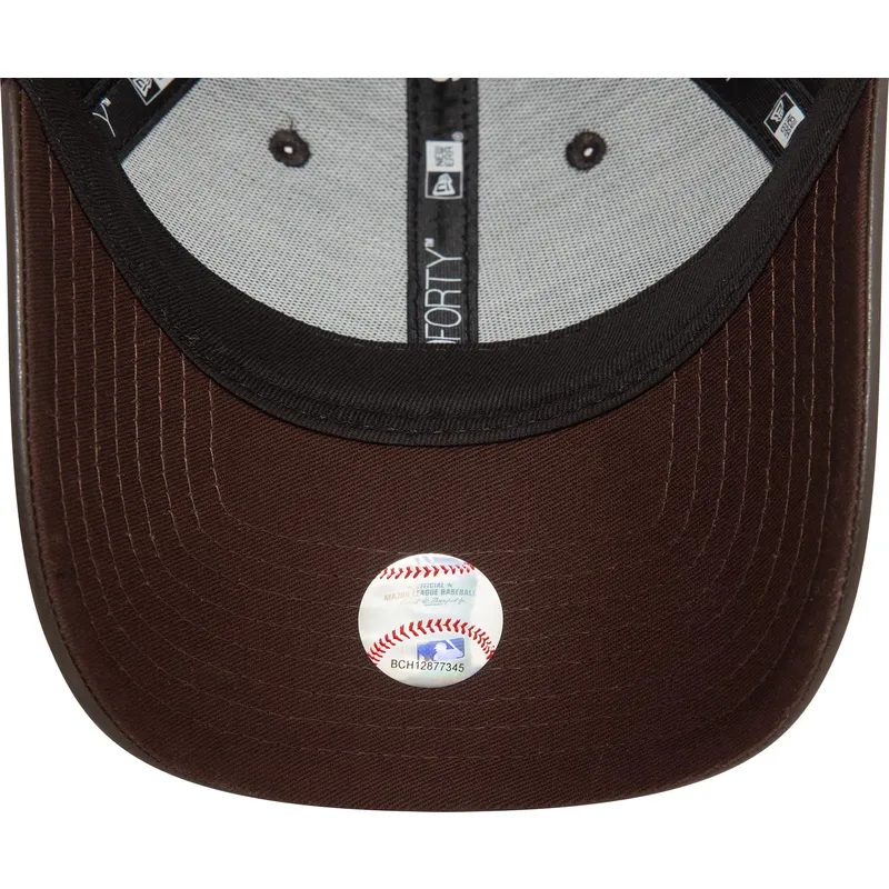 cappelli-curva-marrone-cinghia-regolabile-9forty-midi-pu-dei-new-york-yankees-mlb-di-new-era