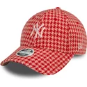 new-era-mlb-new-york-yankees-9forty-verstellbare-damenkappe-mit-rosa-gebogenem-schirm-im-hahnentrittmuster