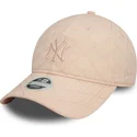 rozowa-zakrzywiona-regulowana-czapka-z-daszkiem-dla-kobiet-9twenty-padded-new-york-yankees-mlb-od-new-era