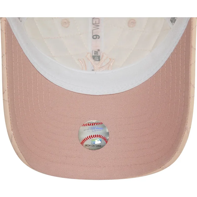 rosa-justerbar-damkeps-med-bojd-skarm-9twenty-padded-new-york-yankees-mlb-fran-new-era