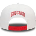 cappellino-snapback-piatto-bianco-e-rosso-9fifty-white-crown-patch-dei-chicago-bulls-nba-di-new-era