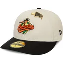 gorra-curva-beige-y-negra-ajustada-59fifty-pin-de-baltimore-orioles-mlb-de-new-era