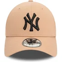 cappellino-beige-con-visiera-curva-aderente-con-logo-nero-39thirty-league-essential-dei-new-york-yankees-mlb-di-new-era