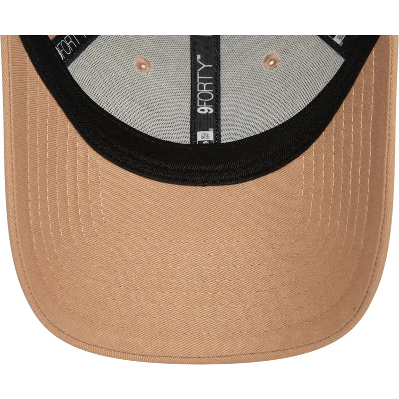 cappello-beige-a-visiera-curva-regolabile-da-donna-con-logo-beige-9forty-league-essential-dei-new-york-yankees-mlb-di-new-era