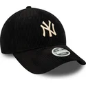 new-era-new-york-yankees-mlb-9forty-cord-justerbar-sort-kvindekasket-med-beige-logo