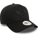 cappellino-snapback-curvo-nero-con-logo-nero-9forty-e-frame-monochrome-dei-chicago-bulls-nba-di-new-era