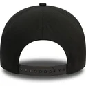 casquette-courbee-noire-snapback-avec-logo-noir-9forty-e-frame-monochrome-chicago-bulls-nba-new-era