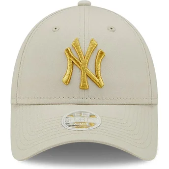 Buet beige justerbar kasket til kvinder med gyldent logo 9FORTY Metallic Logo fra New York Yankees MLB fra New Era