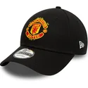 gorra-curva-negra-ajustable-9forty-essential-de-manchester-united-football-club-de-new-era