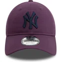 cappellino-viola-con-visiera-curva-regolabile-con-logo-blu-navy-9twenty-league-essential-dei-new-york-yankees-mlb-di-new-era