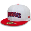 biala-i-czerwona-dopasowana-czapka-z-daszkiem-59fifty-classic-golden-state-warriors-nba-marki-new-era