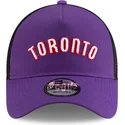 toronto-raptors-nba-a-frame-classic-lila-och-svart-truckerkeps-fran-new-era