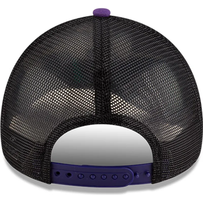 violet-og-sort-a-frame-classic-trucker-kasket-fra-toronto-raptors-nba-fra-new-era