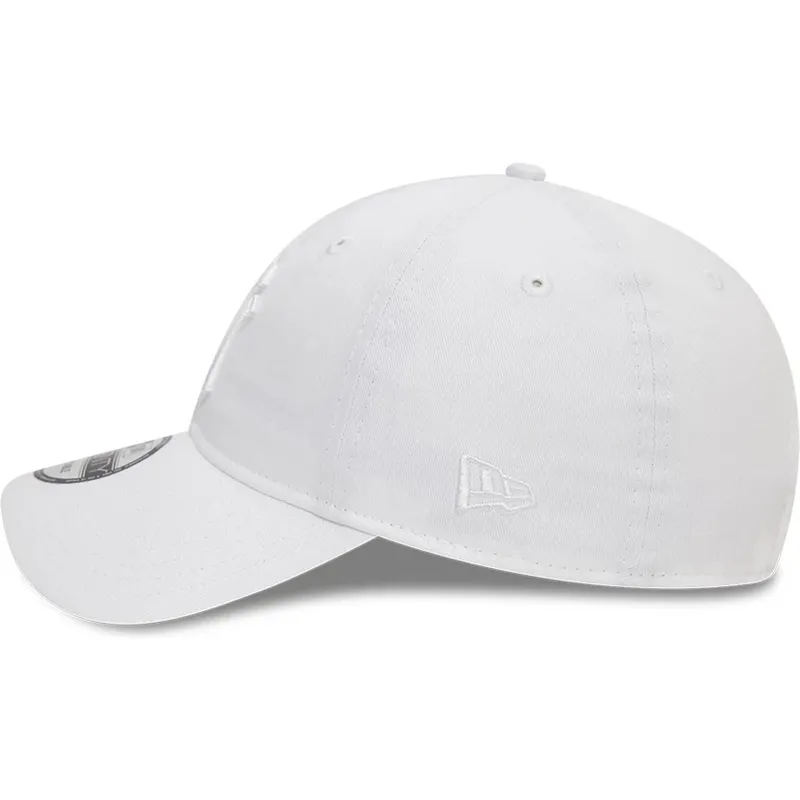 cappellino-curvo-bianco-regolabile-con-logo-bianco-9twenty-league-essential-di-new-york-yankees-mlb-di-new-era