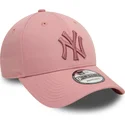 cappellino-curvo-rosa-regolabile-con-logo-rosa-9forty-league-essential-dei-new-york-yankees-mlb-di-new-era