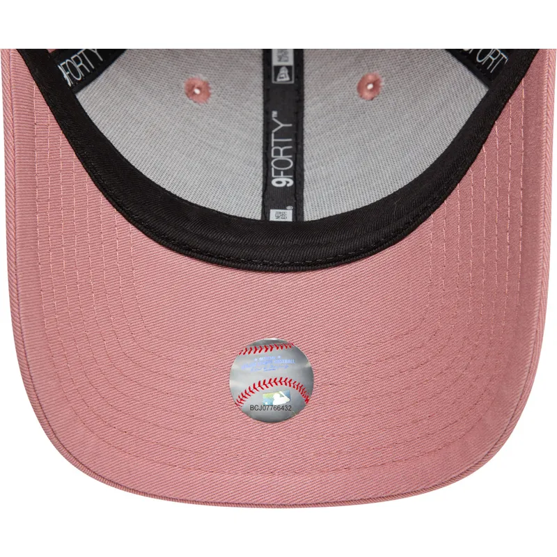 rosa-verstellbare-curved-cap-mit-rosa-logo-9forty-league-essential-der-new-york-yankees-mlb-von-new-era