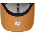 hellbraune-verstellbare-curved-cap-mit-braunem-logo-9forty-league-essential-der-los-angeles-dodgers-mlb-von-new-era