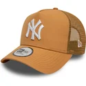 cappellino-trucker-marrone-chiaro-9forty-a-frame-league-essential-dei-new-york-yankees-mlb-di-new-era