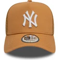 cappellino-trucker-marrone-chiaro-9forty-a-frame-league-essential-dei-new-york-yankees-mlb-di-new-era