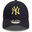 new-era-new-york-yankees-mlb-9forty-metallic-verstellbare-dunkelblaue-kappe-mit-gebogenem-schirm-und-goldenem-logo