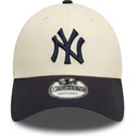 gebogene-beige-und-marineblaue-verstellbare-kappe-9forty-colour-block-der-new-york-yankees-mlb-von-new-era