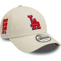 casquette-courbee-beige-ajustable-avec-logo-rouge-9forty-side-patch-los-angeles-dodgers-mlb-new-era