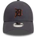 justerbar-gra-kurvet-kasket-med-orange-logo-9forty-side-patch-fra-detroit-tigers-mlb-af-new-era