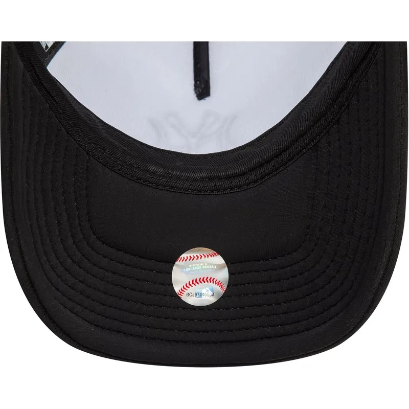 cappellino-trucker-bianco-e-nero-9forty-a-frame-graphic-di-new-york-yankees-mlb-di-new-era