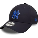 casquette-courbee-bleue-marine-ajustable-avec-logo-bleu-9forty-side-patch-new-york-yankees-mlb-new-era