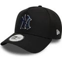 cappellino-curvo-nero-snapback-con-logo-blu-marino-9forty-a-frame-world-series-patch-di-new-york-yankees-mlb-di-new-era