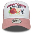 cappellino-trucker-bianco-e-rosa-9forty-a-frame-fruit-graphic-dei-new-york-yankees-mlb-di-new-era