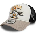 9forty-a-frame-trucker-cap-in-weiss-beige-und-schwarz-von-tom-und-jerry-looney-tunes-von-new-era