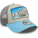 cappellino-trucker-beige-e-blu-9forty-a-frame-license-plate-di-cabo-citta-e-spiagge-di-new-era