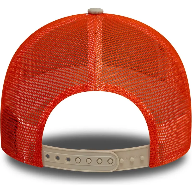 beige-orangefarbene-9forty-a-frame-summer-patch-trucker-cap-taste-the-sunshine-von-new-era