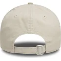 beige-justerbar-kvindekasket-med-buet-skygge-9twenty-fra-take-it-easy-af-new-era