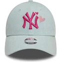 cappellino-curvo-azzurro-regolabile-da-donna-con-logo-rosa-9forty-denim-icon-heart-dei-new-york-yankees-mlb-di-new-era