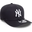 cappellino-curvo-blu-marino-snapback-9seventy-stretch-snap-di-new-york-yankees-mlb-di-new-era