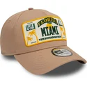 gorra-curva-marron-claro-snapback-9forty-a-frame-license-plate-de-miami-ciudades-y-playas-de-new-era